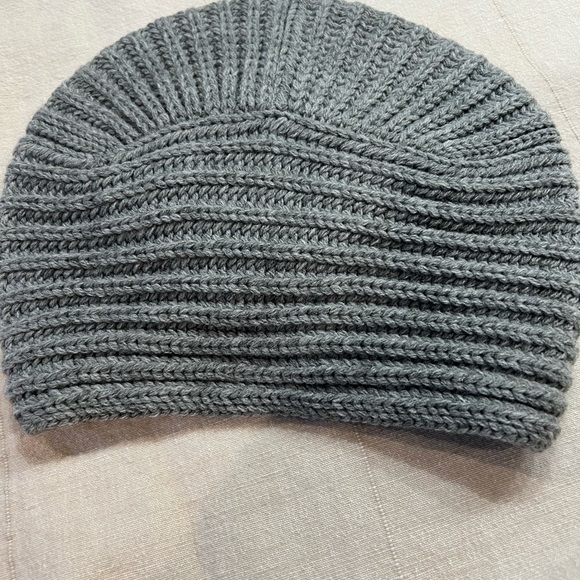 Exotic hat 👒 - Picture 3 of 4